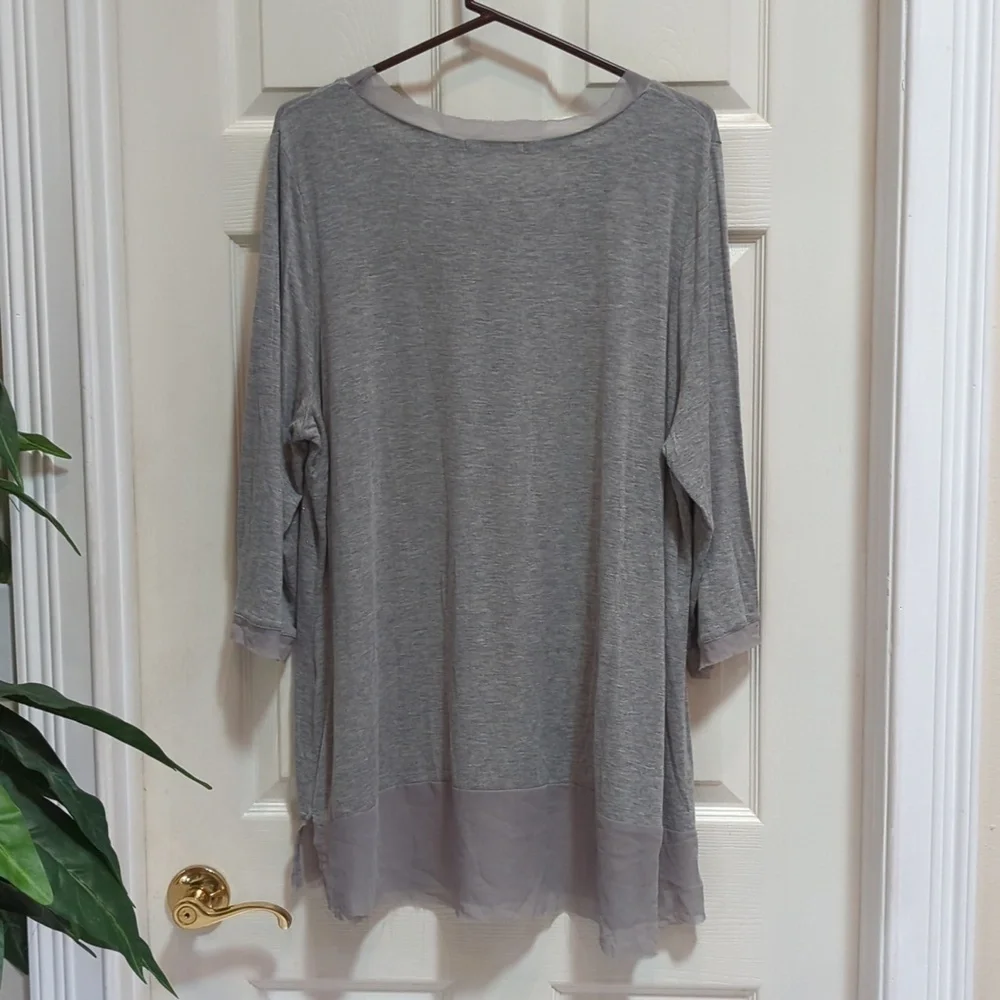 Belldini Women's Gray 3/4 Sleeve Tunic w/Raw Sheer Hem Size 2X Stud Front - Picture 5 of 8